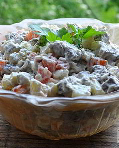 Салат из печени с овощами