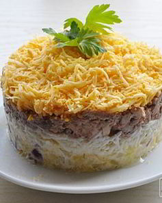 Салат из печени трески с картофелем, яйцом и сыром