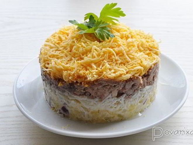 Рецепт салата из печени трески с картофелем, яйцом и сыром
