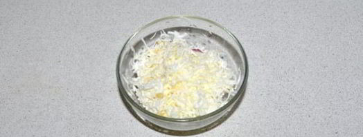 салат из печени трески с картофелем, яйцом и сыром. Шаг 3