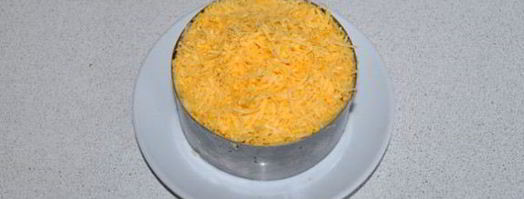 салат из печени трески с картофелем, яйцом и сыром. Шаг 7