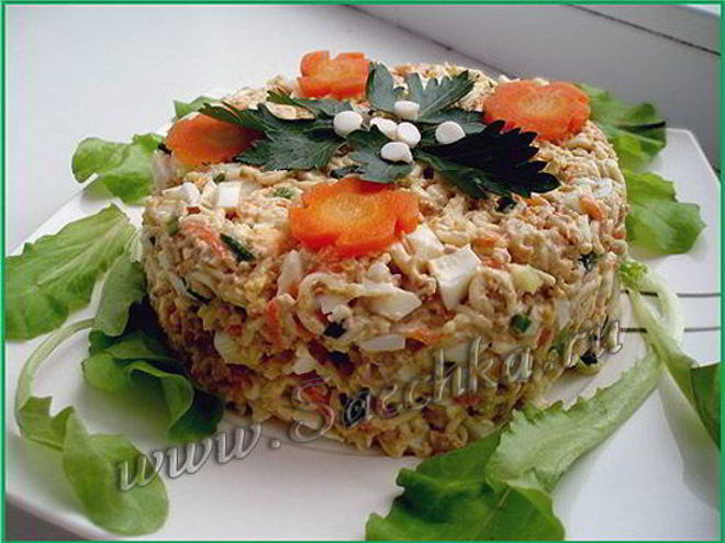 Рецепт салата из вермишели и печени трески