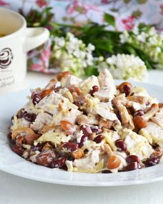 Салат курица с фасолью и грибами