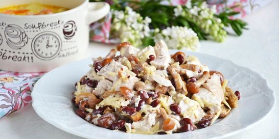 Салат курица с фасолью и грибами