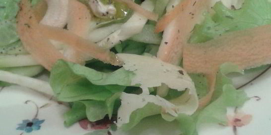 Салат Легкий из свежего огурца и цукини