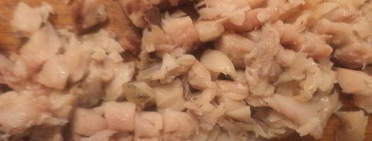 салат необычный с копченой рыбкой. Шаг 2