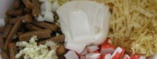 салат обалденный с сухариками. Шаг 2