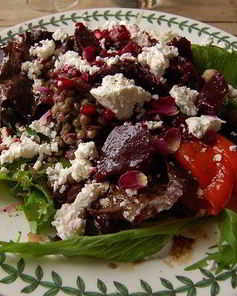 Салат с чечевицей и свеклой