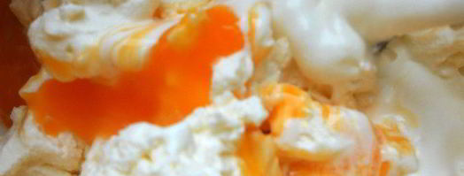 салат с копченой грудкой, клубникой, чизкейком и клубнично-мятным дрессингом. Шаг 2