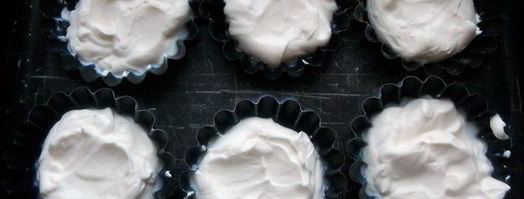 салат с копченой грудкой, клубникой, чизкейком и клубнично-мятным дрессингом. Шаг 3