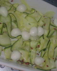 Салат с лентами из цукини