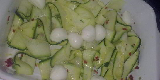 Салат с лентами из цукини