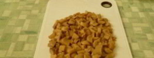 салат с маринованными шампиньонами. Шаг 2