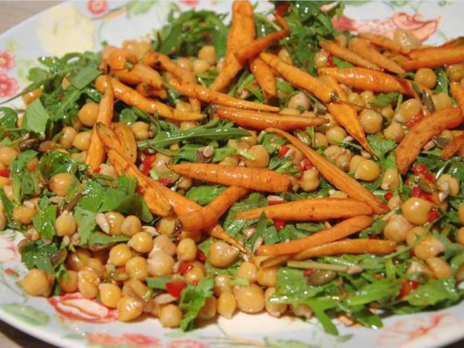 Рецепт салата с нутом и запеченной в меду морковью