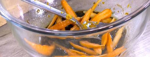 салат с нутом и запеченной в меду морковью. Шаг 4