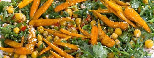 салат с нутом и запеченной в меду морковью. Шаг 10