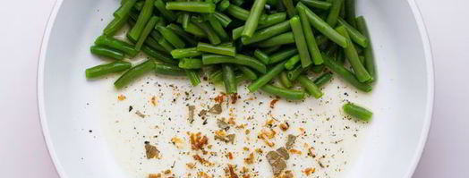 салат с овощами и морским коктейлем. Шаг 3