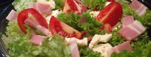 салат с помидорами, беконом и брынзой. Шаг 4