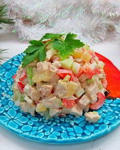 Салат с сельдереем, ананасом и куриной грудкой