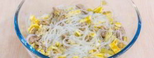 салат со свининой и фунчозой. Шаг 13