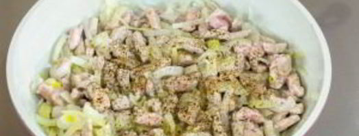 салат со свининой и фунчозой. Шаг 5