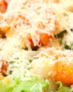 Салат Цезарь с креветками