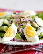 Селедочный салат с яйцом и огурцом