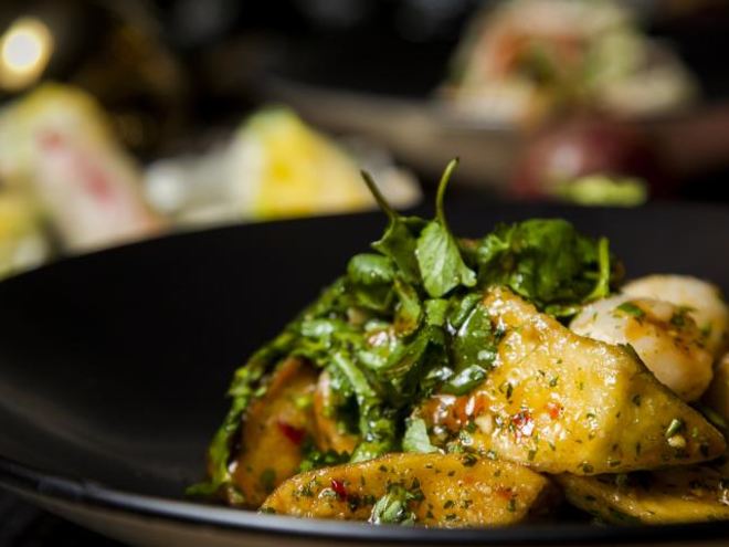 Рецепт теплого салата из баклажанов