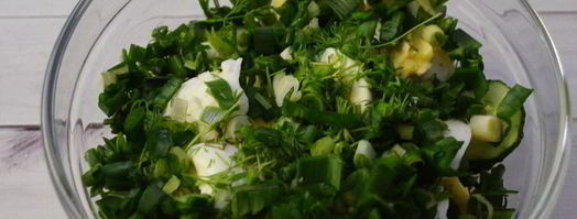 весенний салат с редиской, огурцом и яйцами. Шаг 3