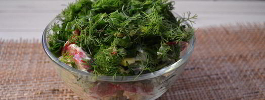 весенний салат с редиской, огурцом и яйцами. Шаг 5