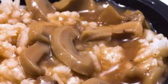 Густой грибной соус с красным вином и чесноком