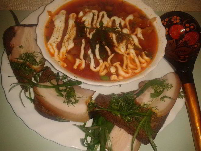 Рецепт борща с бутербродами из сала