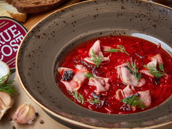 Рецепт борща с копченой уткой и черносливом