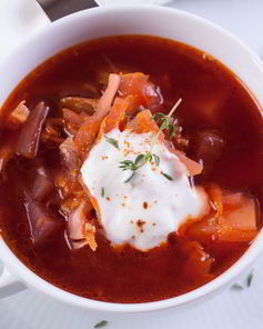 Борщ с куриной грудкой и грибами