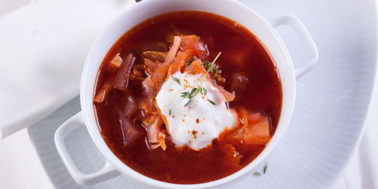 Борщ с куриной грудкой и грибами