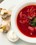 Украинский борщ с говядиной и копченым салом