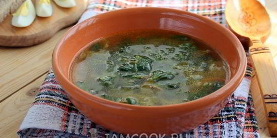 Зеленый борщ с крапивой