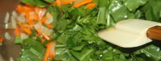 зеленый борщ со щавелем и виноградными листьями. Шаг 5