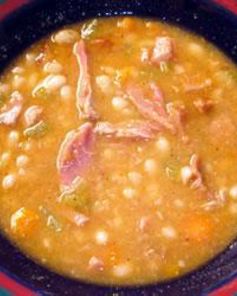 Фасолевый суп с копченостями