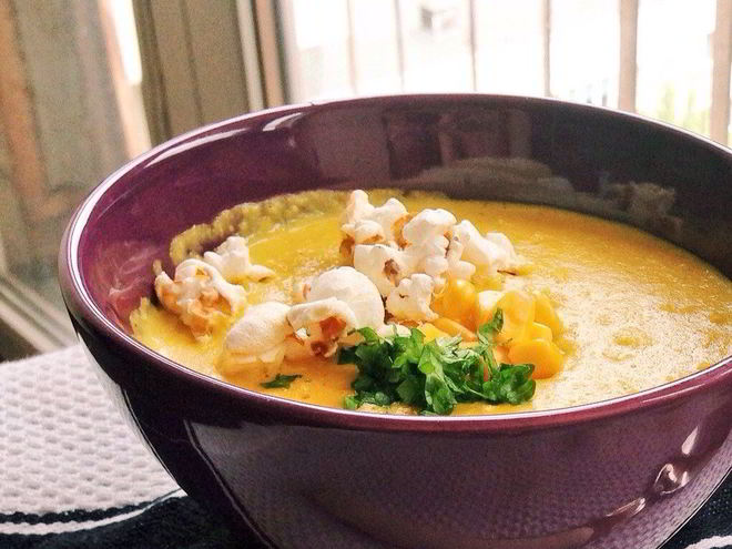 Рецепт крема-супа из кукурузы с имбирем, сливками и попкорном