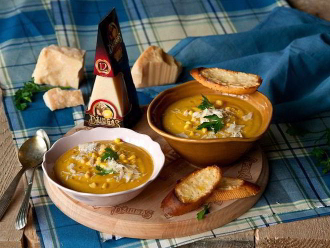 Рецепт кукурузного супа с чечевицей и сыром