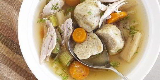 Куриный суп с шариками из мацы