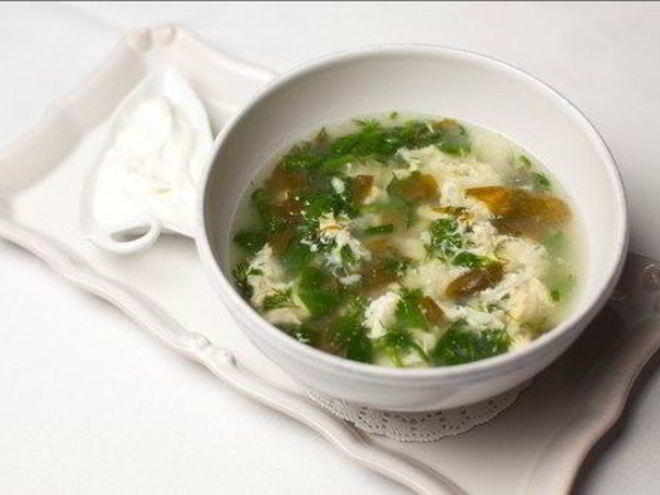 Рецепт легкого супа со щавелем и яйцом