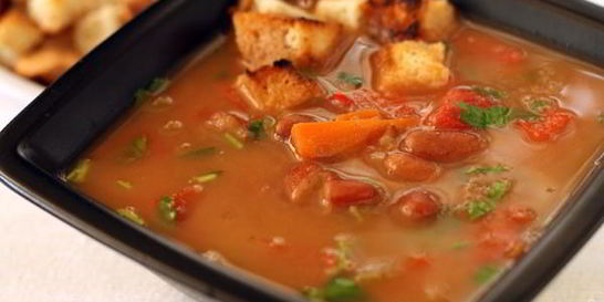 Постный суп из консервированной фасоли