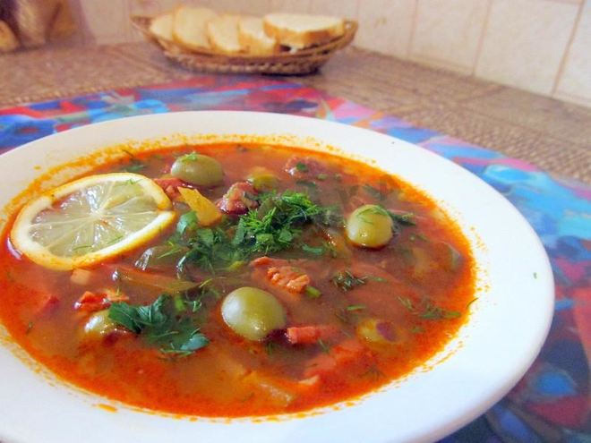 Рецепт солянки сборной мясной в мультиварке