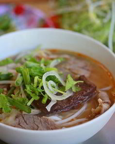 Суп фо с говядиной и имбирем