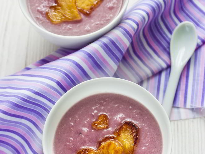 Рецепт супа из красной капусты с яблочными сердечками