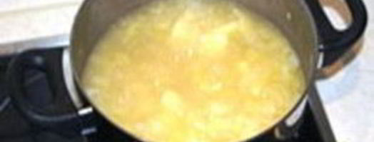 картофельный суп-пюре с сельдереем и куриными клецками. Шаг 3