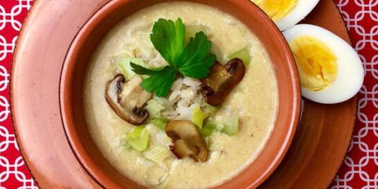 Овощной перловый суп-пюре с луком-пореем и шампиньонами