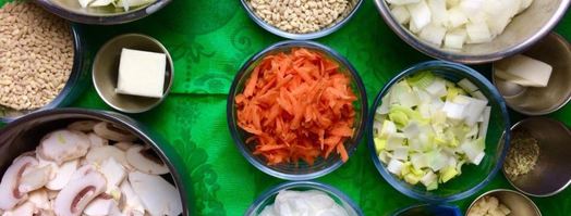 овощной перловый суп-пюре с луком-пореем и шампиньонами. Шаг 2